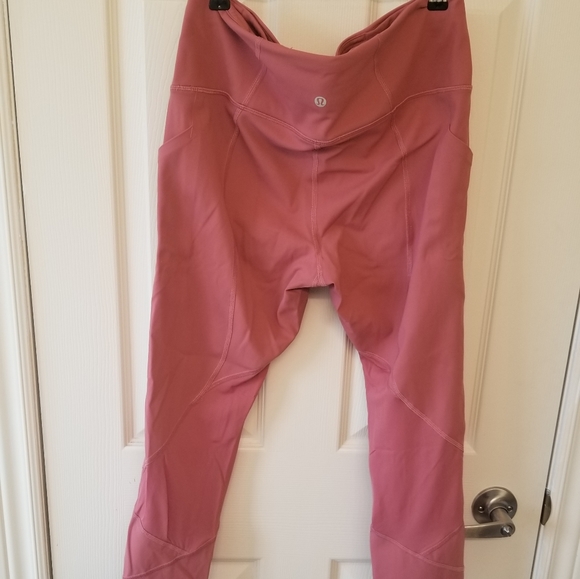 EUC lululemon pace rival crops, cherry tint - Picture 3 of 4